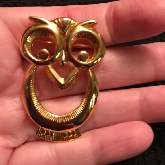 Avon Wise Eyes Gold Tone Openwork Owl Brooch Pin - Picture 4 of 4
